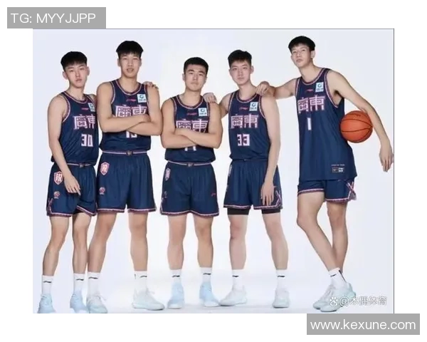 上海篮球队速度之争引发热议球迷观点各异分析战术与表现 上海篮球队速度之争引发热议球迷观点各异分析战术与表现